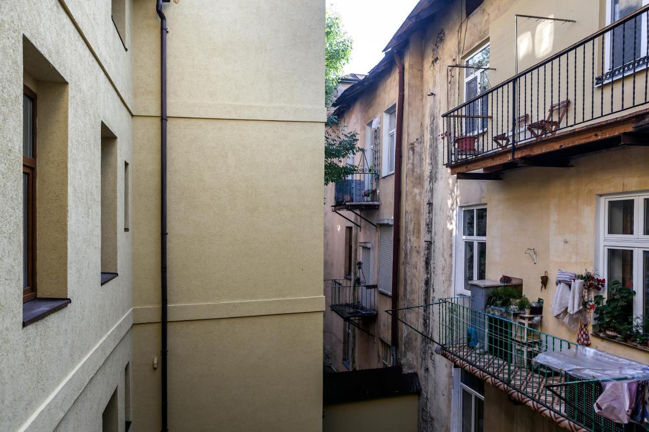 Ostriv Hostel Lviv Exterior photo